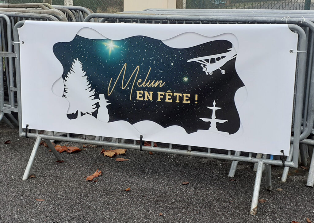 Housse pour barrières de sécurités avec œillets de tendeurs