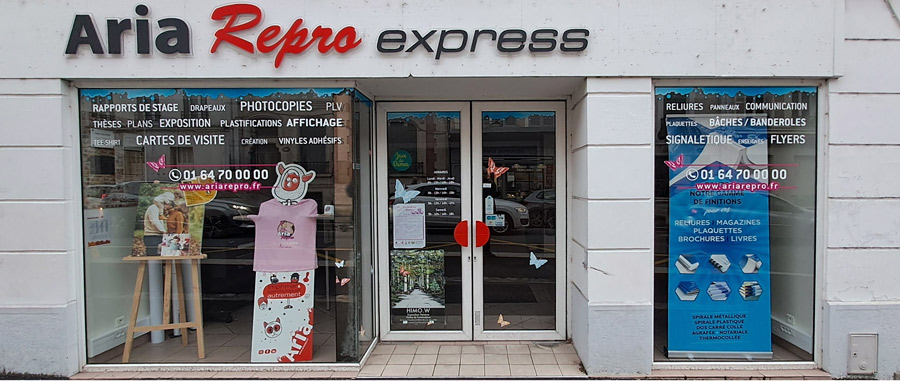 Façade du magasin ARIA Repro Express, imprimerie et copie service rue Grande à Fontainebleau (77)